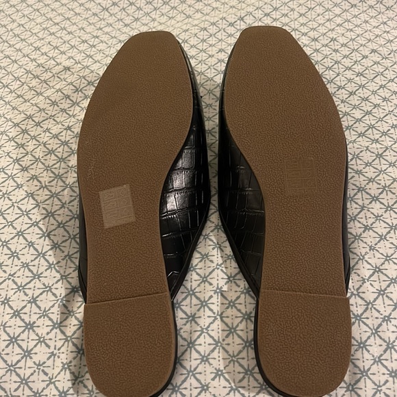 Black “alligator” print slides - Picture 5 of 8